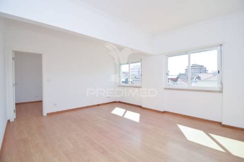 Apartamento t3 | queluz | remodelado | arrendamento