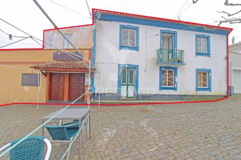 Moradia com espaço comercial no coração de são mateus – vista mar deslumbrante