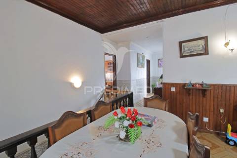 Moradia com espaço comercial no coração de são mateus – vista mar deslumbrante