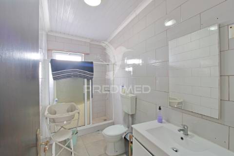 Moradia com espaço comercial no coração de são mateus – vista mar deslumbrante