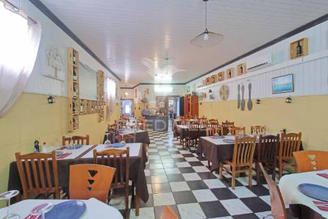 Moradia com espaço comercial no coração de são mateus – vista mar deslumbrante