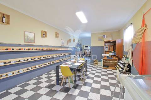 Moradia com espaço comercial no coração de são mateus – vista mar deslumbrante