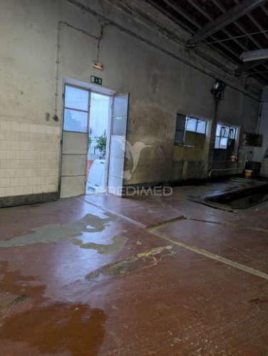 Armazém no centro da vila de mora