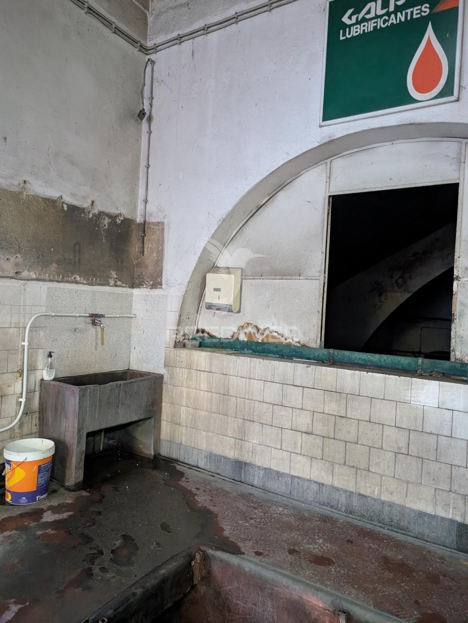 Armazém no centro da vila de mora