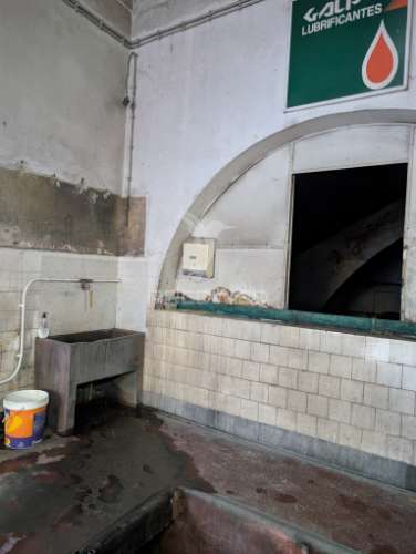 Armazém no centro da vila de mora