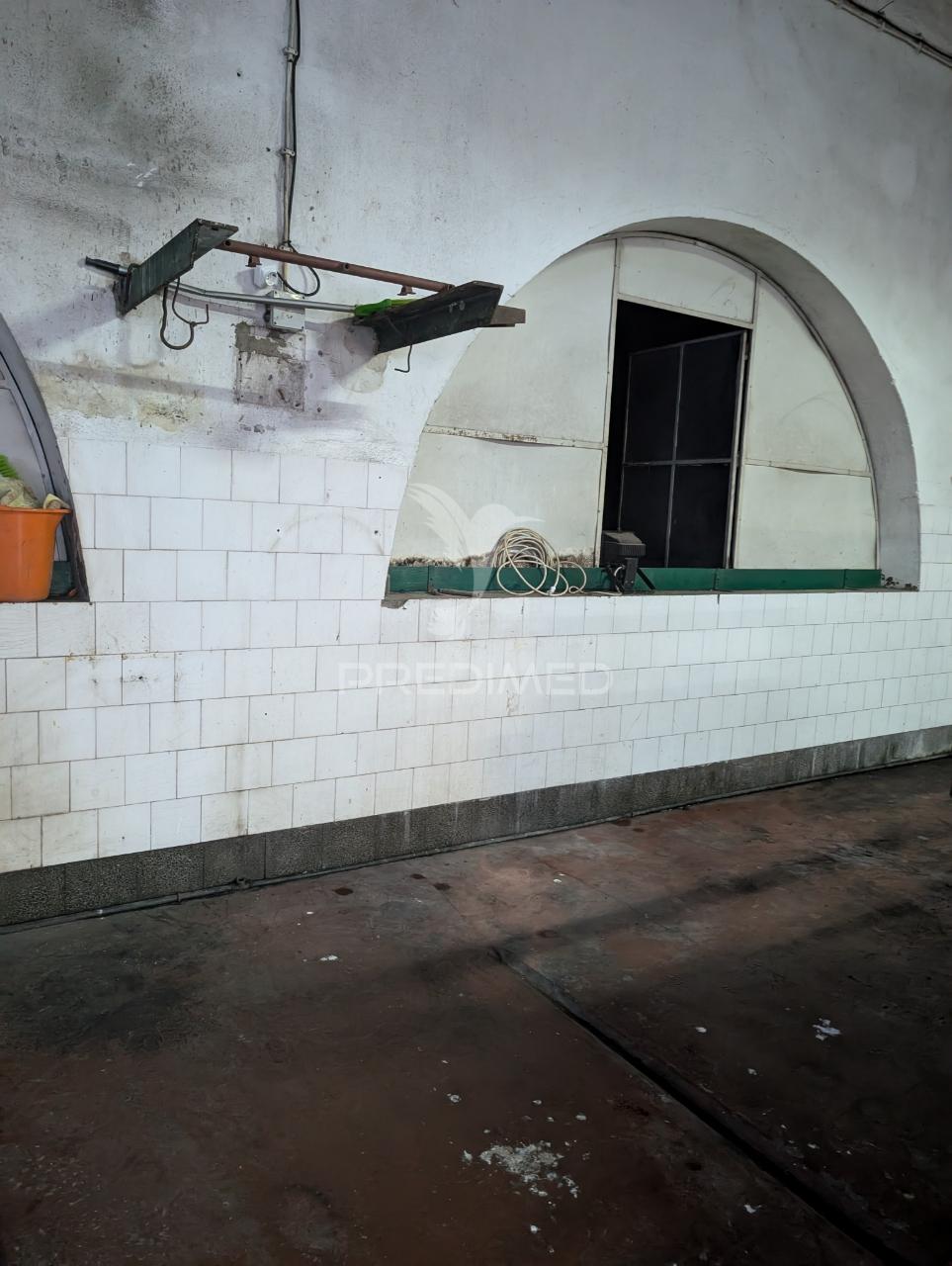 Armazém no centro da vila de mora