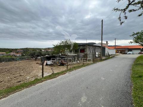 Moradia com terreno em sequeiros – a poucos minutos de torre de moncorvo