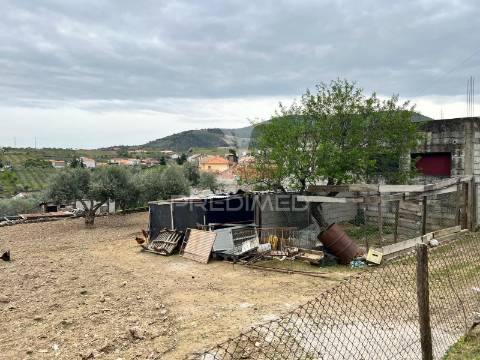 Moradia com terreno em sequeiros – a poucos minutos de torre de moncorvo