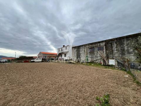 Moradia com terreno em sequeiros – a poucos minutos de torre de moncorvo