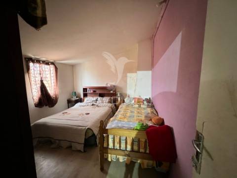 Moradia com terreno em sequeiros – a poucos minutos de torre de moncorvo