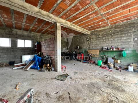 Moradia com terreno em sequeiros – a poucos minutos de torre de moncorvo