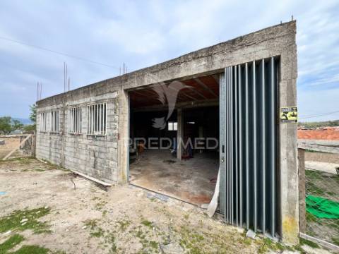 Moradia com terreno em sequeiros – a poucos minutos de torre de moncorvo