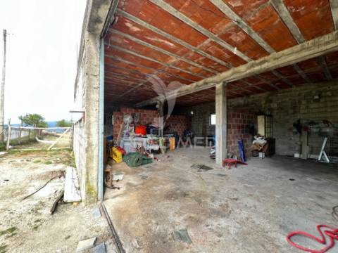 Moradia com terreno em sequeiros – a poucos minutos de torre de moncorvo