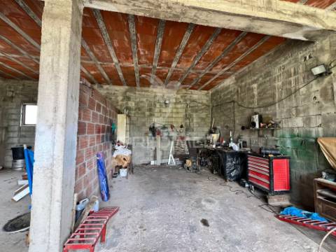 Moradia com terreno em sequeiros – a poucos minutos de torre de moncorvo