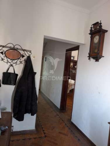 Moradia bi-familiar para reconstrução