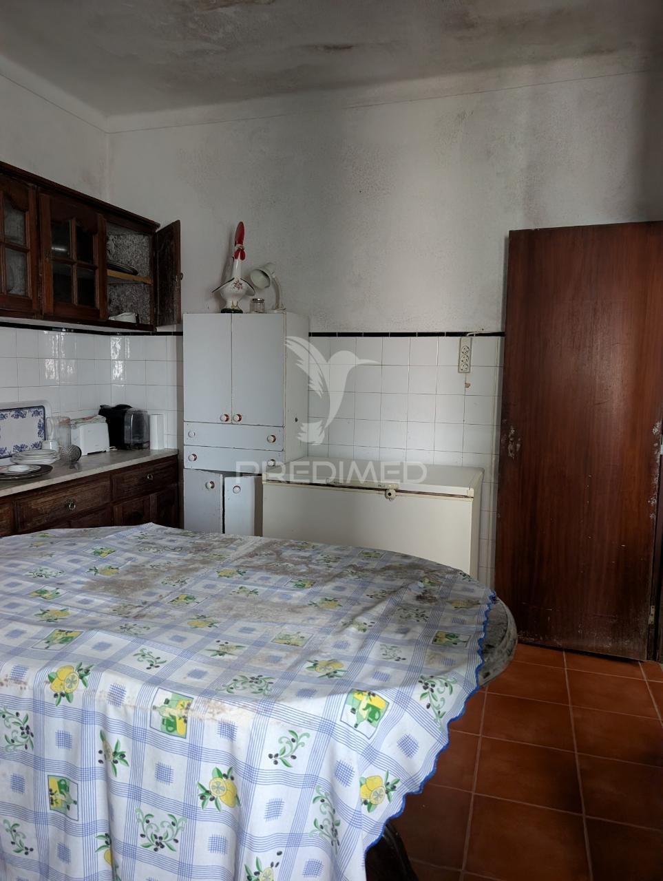 Moradia bi-familiar para reconstrução