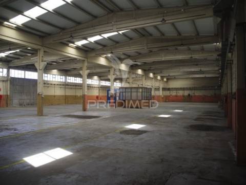 Venda armazém industrial com logradouro, queluz oeiras