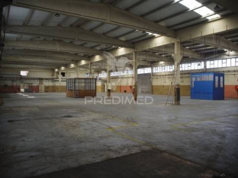 Venda armazém industrial com logradouro, queluz oeiras