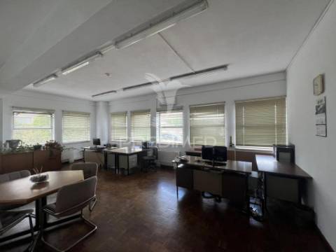 Venda armazém industrial com logradouro, queluz oeiras