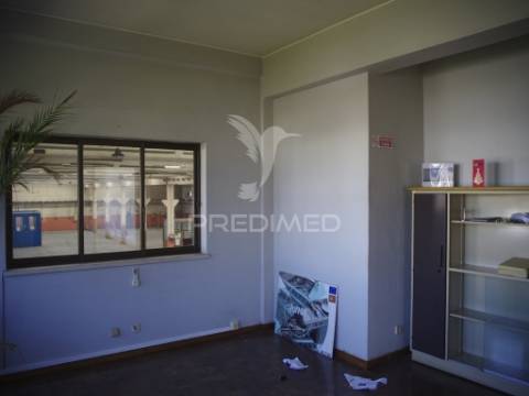 Venda armazém industrial com logradouro, queluz oeiras