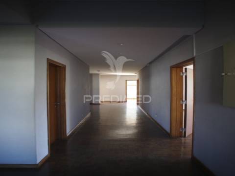 Venda armazém industrial com logradouro, queluz oeiras