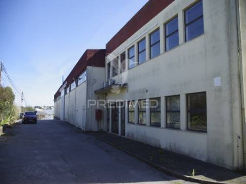 Venda armazém industrial com logradouro, queluz oeiras
