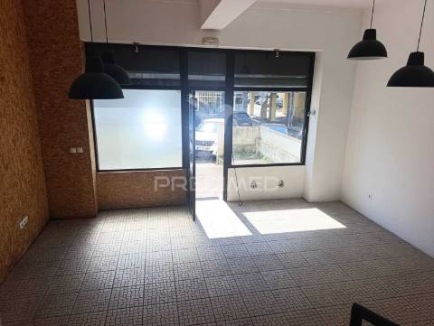 Arrenda-se »» apartamento / loja t1 – r/c  *  zona central de setúbal | elevado movimento