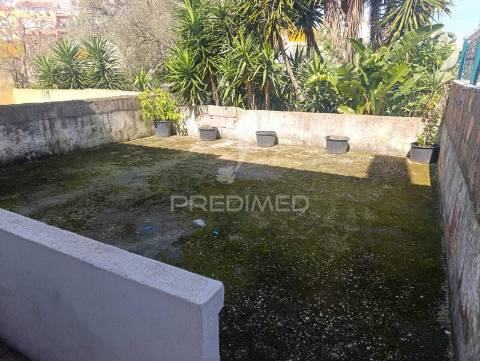 Arrenda-se »» apartamento / loja t1 – r/c  *  zona central de setúbal | elevado movimento