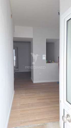 Andar de moradia totalmente remodelado em campo maior