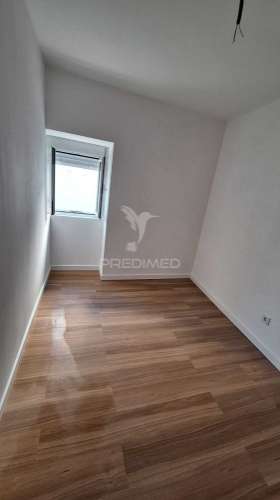 Andar de moradia totalmente remodelado em campo maior