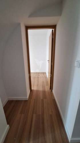 Andar de moradia totalmente remodelado em campo maior