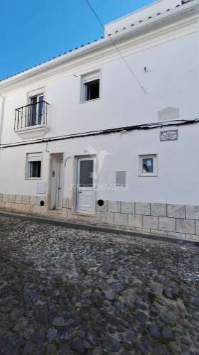 Andar de moradia totalmente remodelado em campo maior