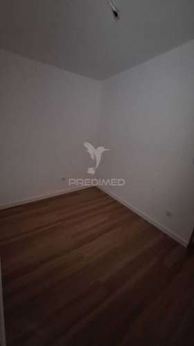 Andar de moradia totalmente remodelado em campo maior