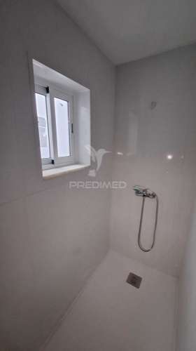 Andar de moradia totalmente remodelado em campo maior