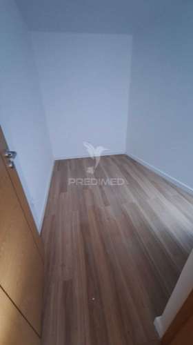 Andar de moradia totalmente remodelado em campo maior