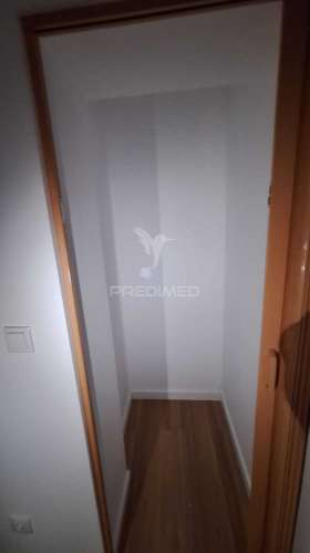 Andar de moradia totalmente remodelado em campo maior