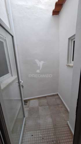 Andar de moradia totalmente remodelado em campo maior