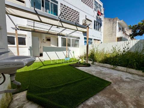 Apartamento t3 com quintal setúbal