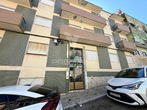 Apartamento t3 com quintal setúbal