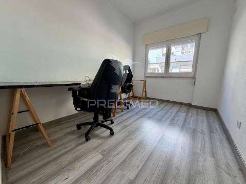 Apartamento t3 com quintal setúbal