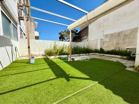 Apartamento t3 com quintal setúbal
