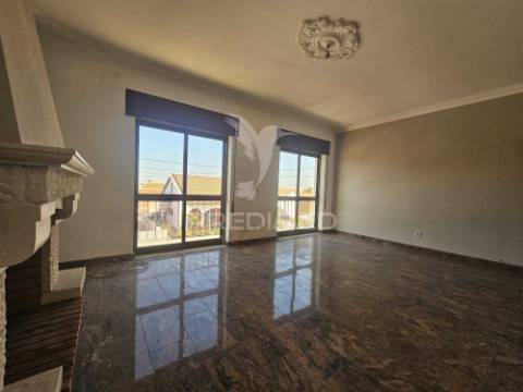 Exclusivo apartamento t4 com varandas e terraço a 500m da praia fluvial – gaio rosário