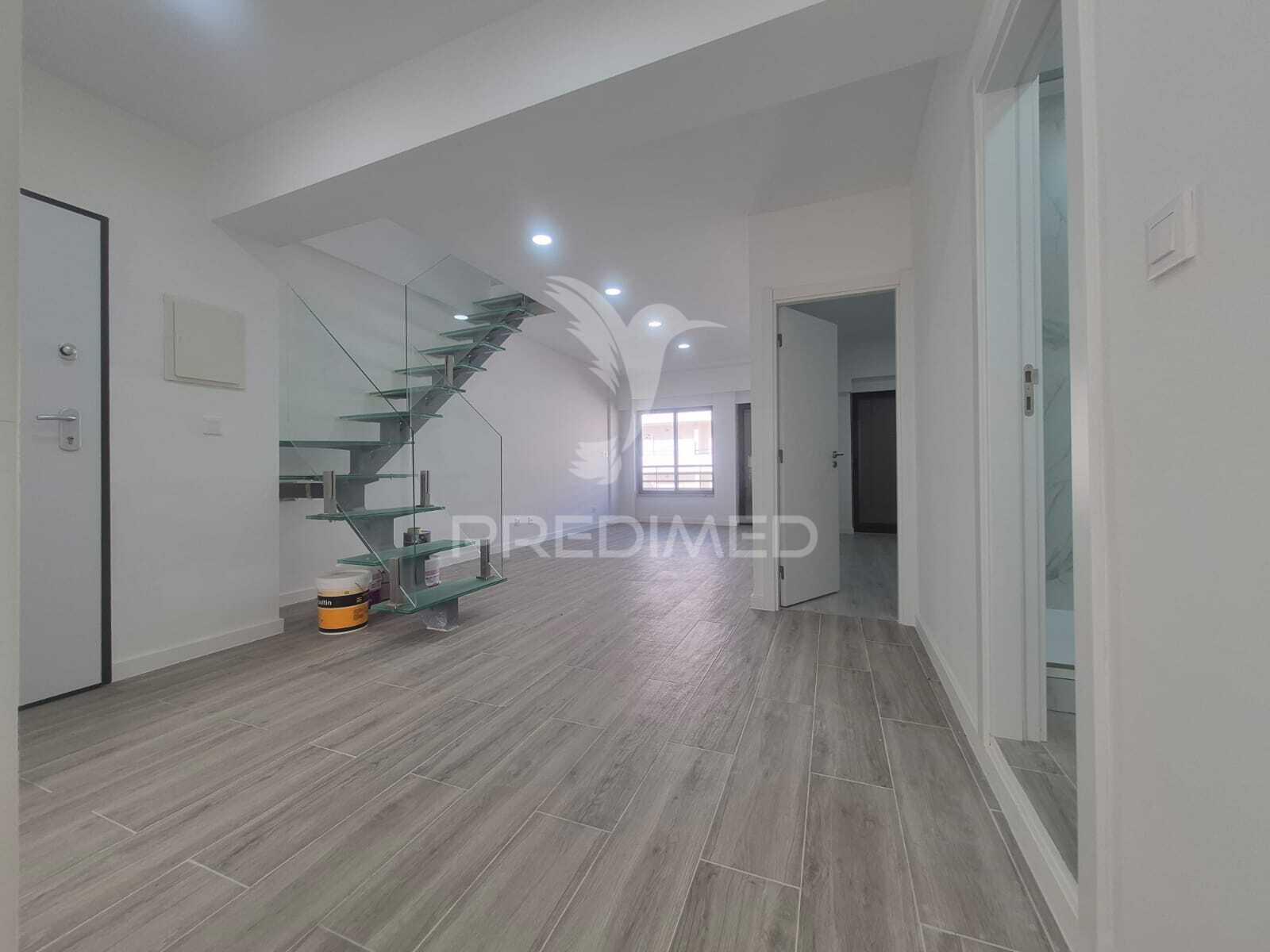 Viver o mar com elegância | duplex na costa da caparica