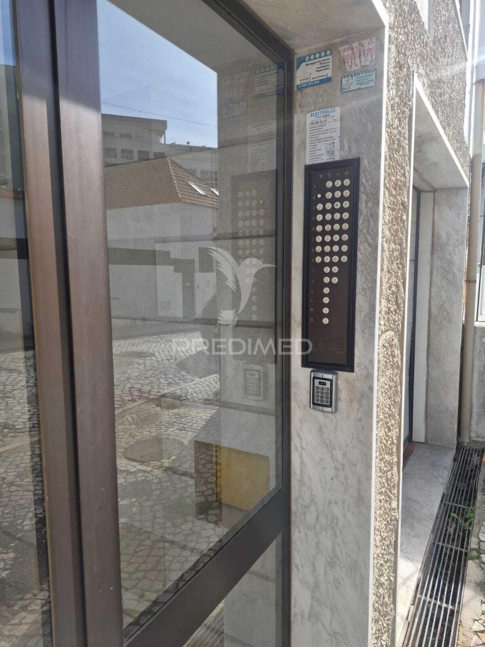 Viver o mar com elegância | duplex na costa da caparica