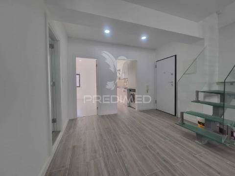 Viver o mar com elegância | duplex na costa da caparica
