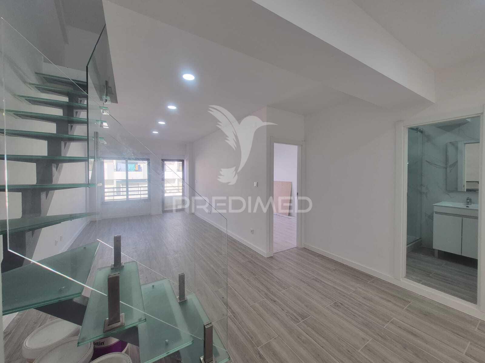 Viver o mar com elegância | duplex na costa da caparica