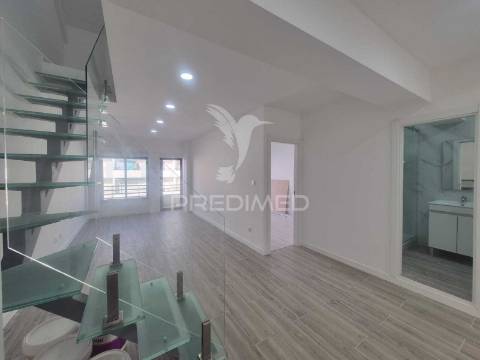 Viver o mar com elegância | duplex na costa da caparica