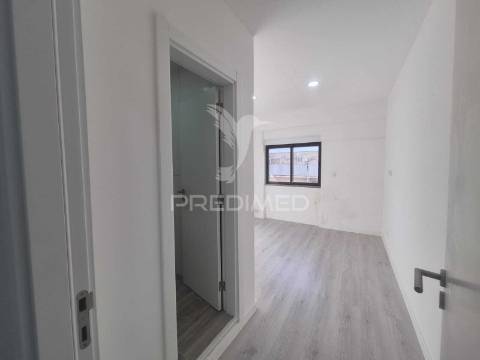 Viver o mar com elegância | duplex na costa da caparica