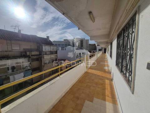 Viver o mar com elegância | duplex na costa da caparica