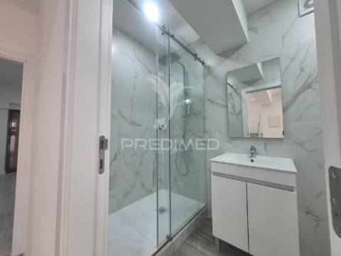 Viver o mar com elegância | duplex na costa da caparica